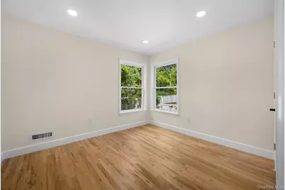 31 Foxwood Drive E, Huntington Station, NY 11746 - Photo 35