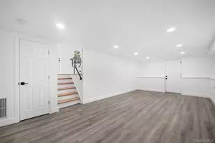 31 Foxwood Dr E, Huntington Station, NY 11746 - Photo 21