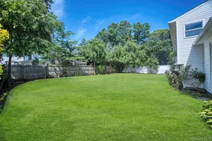 31 Foxwood Dr E, Huntington Station, NY 11746 - Photo 41