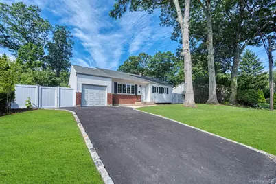 31 Foxwood Drive E, Huntington Station, NY 11746 - Photo 1