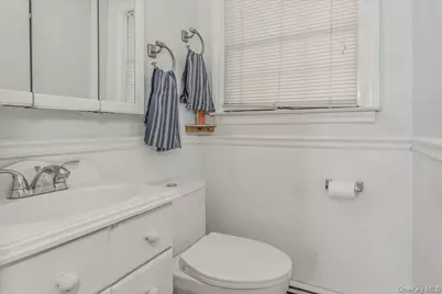 123 Avenue B, Holbrook, NY 11741 - Photo 11