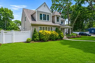 77 Toomey Rd, West Islip, NY 11795 - Photo 3