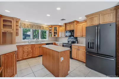 77 Toomey Road, West Islip, NY 11795 - Photo 13