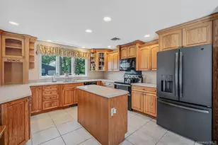77 Toomey Rd, West Islip, NY 11795 - Photo 13