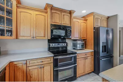 77 Toomey Road, West Islip, NY 11795 - Photo 9