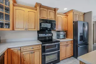 77 Toomey Rd, West Islip, NY 11795 - Photo 9