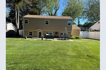 20 Via Continental, Huntington Station, NY 11746 - Photo 3