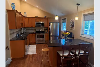 20 Via Continental, Huntington Station, NY 11746 - Photo 7