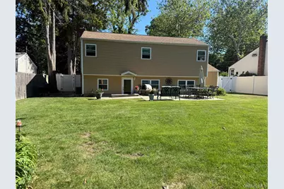 20 Via Continental, Huntington Station, NY 11746 - Photo 5