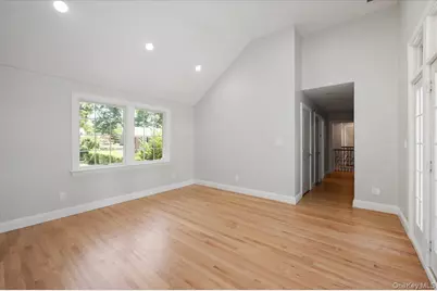 18 Pond Park Road, Great Neck, NY 11023 - Photo 15