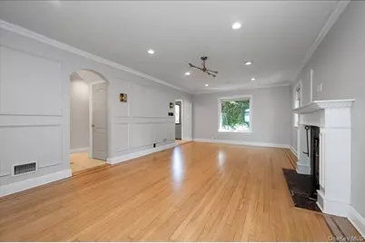 18 Pond Park Road, Great Neck, NY 11023 - Photo 5