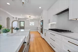 18 Pond Park Rd, Great Neck, NY 11023 - Photo 9