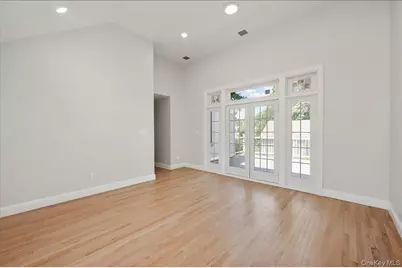 18 Pond Park Road, Great Neck, NY 11023 - Photo 13