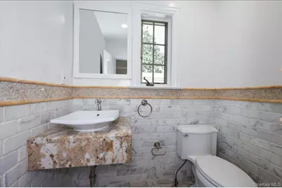 18 Pond Park Road, Great Neck, NY 11023 - Photo 11