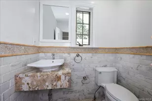 18 Pond Park Rd, Great Neck, NY 11023 - Photo 11