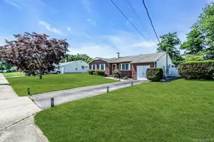 15 Duel Dr, Holbrook, NY 11741 - Photo 3