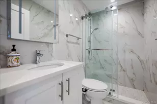 9 Greenway Ter, Great Neck, NY 11024 - Photo 23