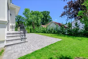 9 Greenway Ter, Great Neck, NY 11024 - Photo 31