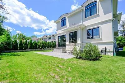 9 Greenway Terrace, Great Neck, NY 11024 - Photo 33