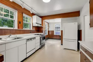 3-28 Manor Rd, Douglaston, NY 11363 - Photo 11