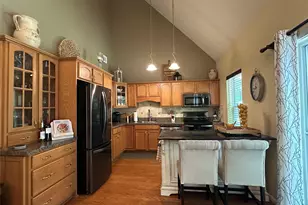 33 Daremy Cir, Medford, NY 11763 - Photo 7