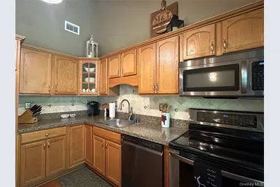 33 Daremy Circle, Medford, NY 11763 - Photo 5