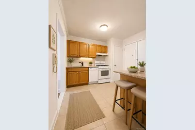 65-45 Yellowstone Boulevard #5C, Forest Hills, NY 11375 - Photo 3