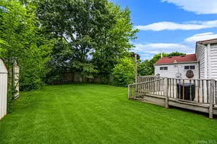 14 Urn Ct, Brentwood, NY 11717 - Photo 29