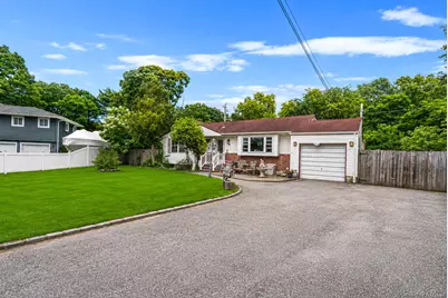 14 Urn Court, Brentwood, NY 11717 - Photo 3