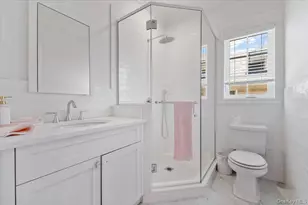 66 Liberty Ave, Rockville Centre, NY 11570 - Photo 23