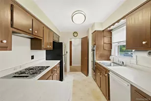 31 Partridge Rd, White Plains, NY 10605 - Photo 13