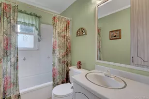 16 Texas Ct, Syosset, NY 11791 - Photo 7