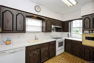48 Surrey Commons, Lynbrook, NY 11563 - Photo 9