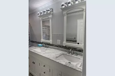 [Address not provided], Lindenhurst, NY 11757 - Photo 9