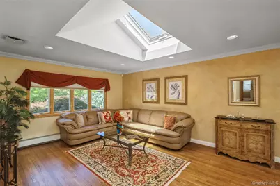 204 Halsey Avenue, Jericho, NY 11753 - Photo 3