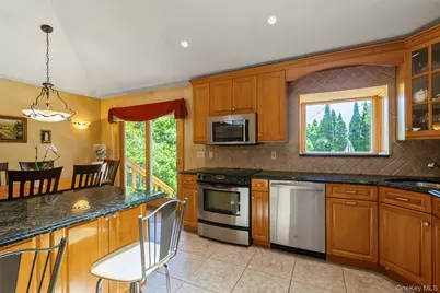 204 Halsey Avenue, Jericho, NY 11753 - Photo 15