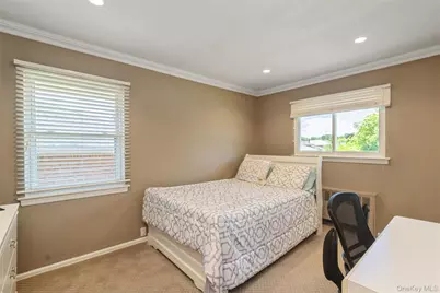 204 Halsey Avenue, Jericho, NY 11753 - Photo 21