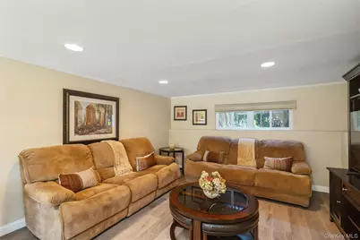 204 Halsey Avenue, Jericho, NY 11753 - Photo 27