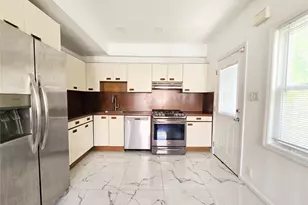 61-19 170th St, Fresh Meadows, NY 11365 - Photo 9