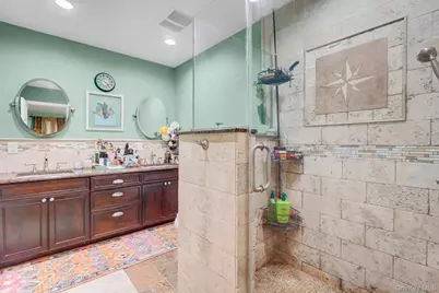 301 Oak Neck Road, West Islip, NY 11795 - Photo 15