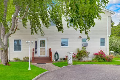 301 Oak Neck Road, West Islip, NY 11795 - Photo 3