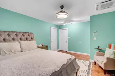 301 Oak Neck Road, West Islip, NY 11795 - Photo 11