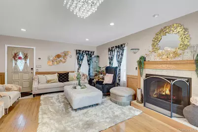 301 Oak Neck Road, West Islip, NY 11795 - Photo 7