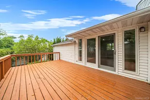 40 Cypress St, Central Islip, NY 11722 - Photo 17