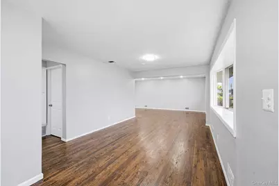 40 Cypress Street, Central Islip, NY 11722 - Photo 21