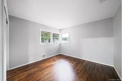 40 Cypress Street, Central Islip, NY 11722 - Photo 33