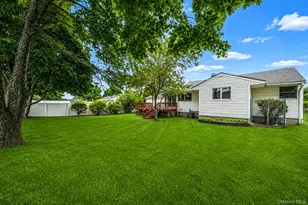 40 Cypress St, Central Islip, NY 11722 - Photo 15