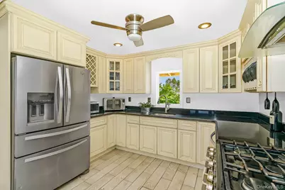 21 Lido Parkway, Lindenhurst, NY 11757 - Photo 3