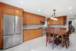 698 Washington St, Franklin Square, NY 11010 - Photo 13
