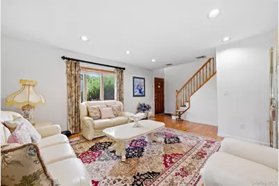 698 Washington Street, Franklin Square, NY 11010 - Photo 5